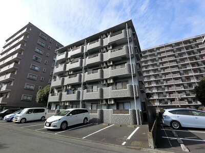 ポートランド南橋本壱番館 エレベーター付きRC造マンション タイル張りの外観です。