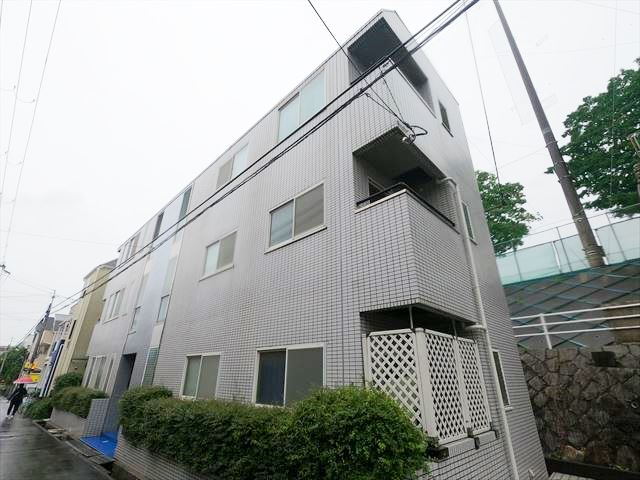 タイル貼りの美麗なマンション。