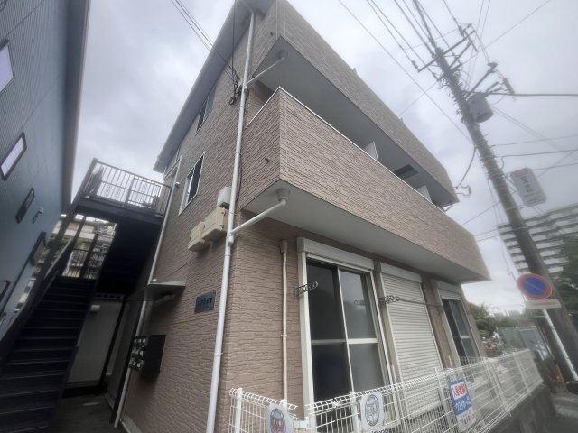 レアル田浦 3階建9世帯アパート！田浦駅でてすぐです！