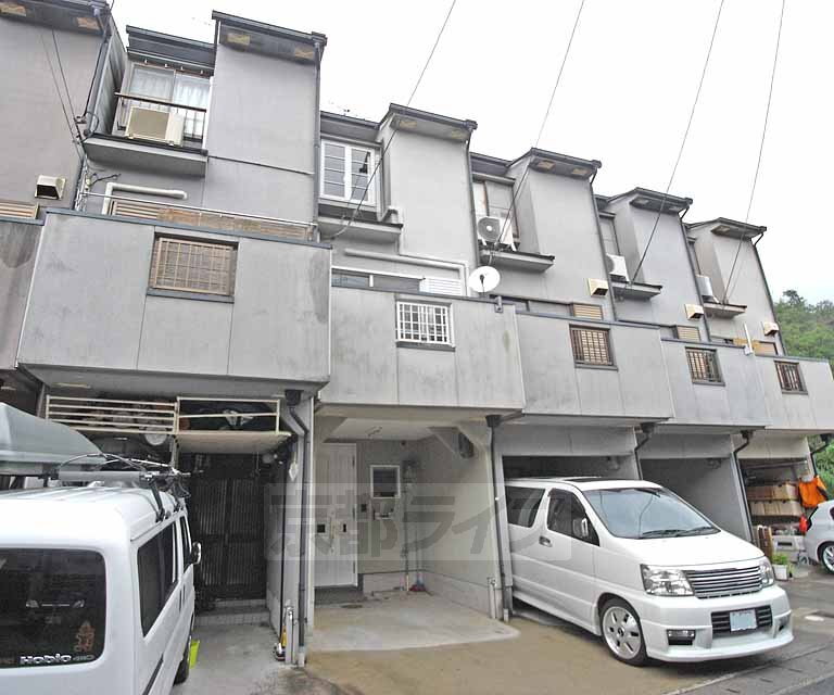 原谷乾町貸家 閑静な住宅街です。