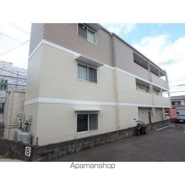 ハーモニーＫハウスいおり 3階建