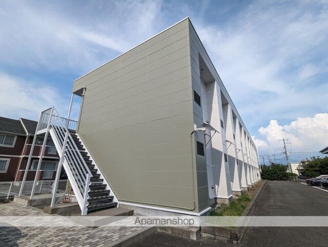 レオパレスフローラ 2階建