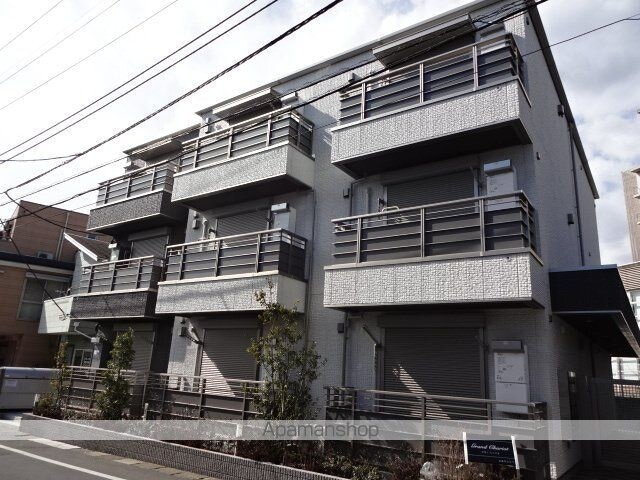 東京都福生市加美平１丁目 3階建