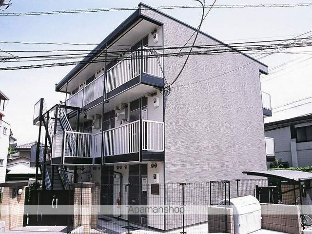 レオパレスグリーングリーン 3階建