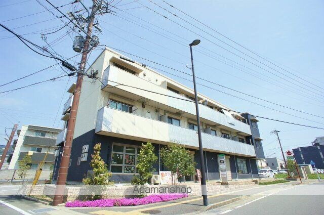 マ・ドマール宰都　Ａ棟 3階建