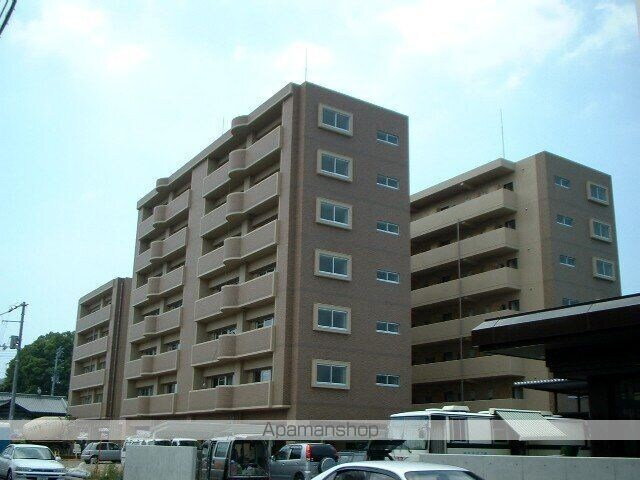 ノイシュロス久万ノ台 7階建