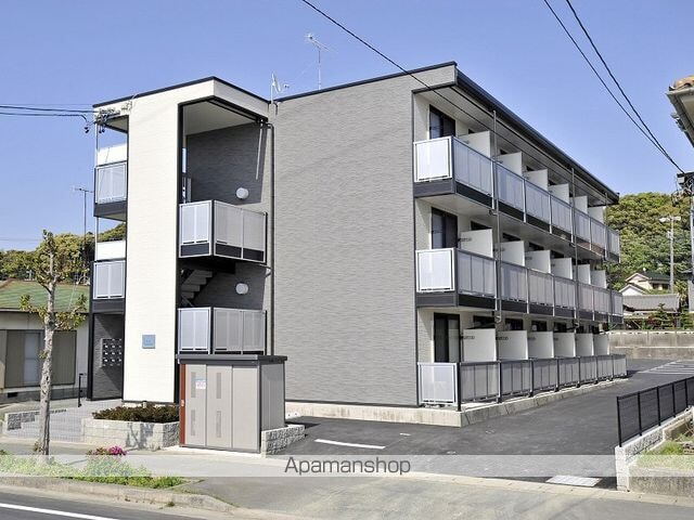 レオパレス殿田 3階建