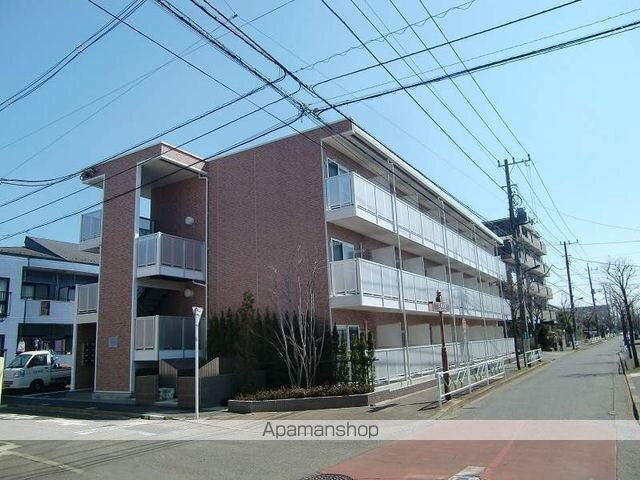 レオパレスけやき 3階建