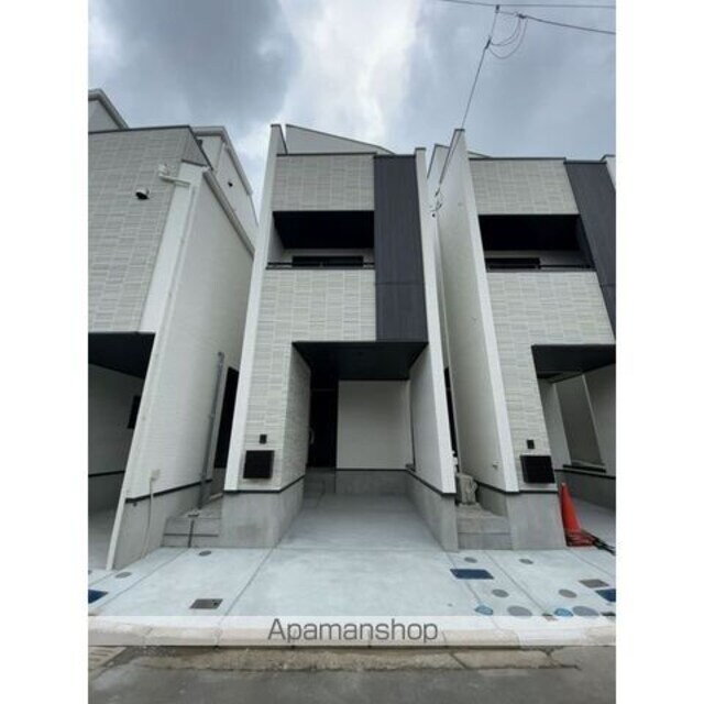 神奈川県横浜市神奈川区栗田谷 賃貸一戸建て