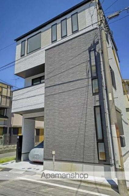 神奈川県横浜市鶴見区平安町１丁目 3階建 