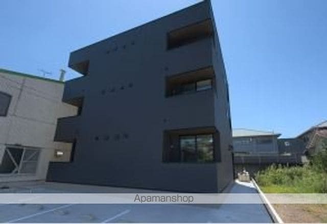 愛知県常滑市多屋町４丁目 3階建 築1年未満