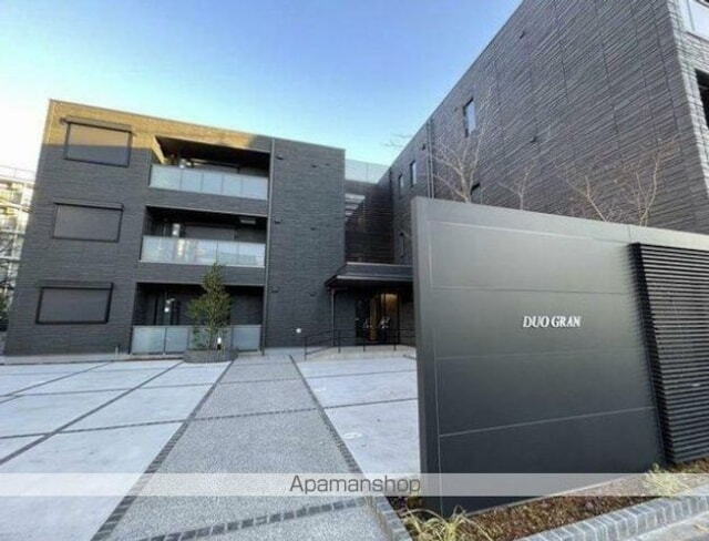 神奈川県横浜市港南区港南中央通 築2年1ヶ月 3階建