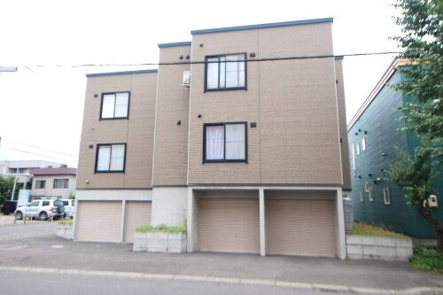 シャルル・ド・アベニュー