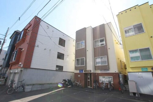 北海道札幌市豊平区平岸四条１丁目 3階建 築26年4ヶ月