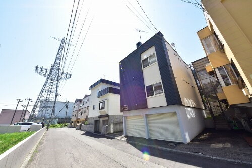 北海道札幌市豊平区平岸三条１８丁目 3階建 築38年6ヶ月