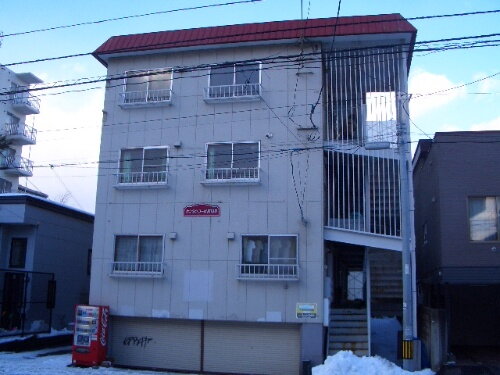 ケンタクコーポ南１３条 3階建