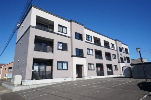 アベニールイースト