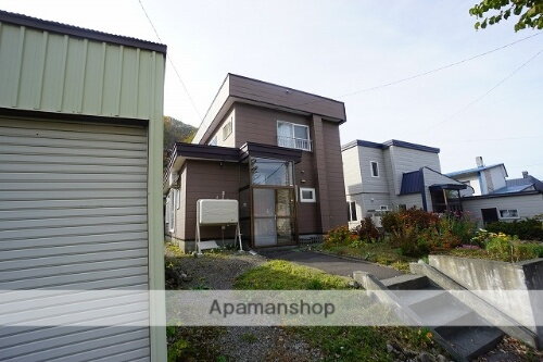 北海道小樽市桂岡町 2階建