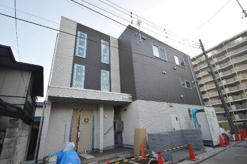 埼玉県さいたま市中央区上落合３丁目 3階建 築6年8ヶ月