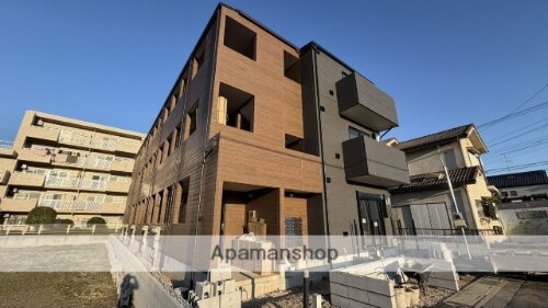 埼玉県春日部市中央３丁目  3階建
