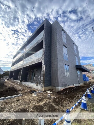 埼玉県さいたま市緑区大字中尾  3階建