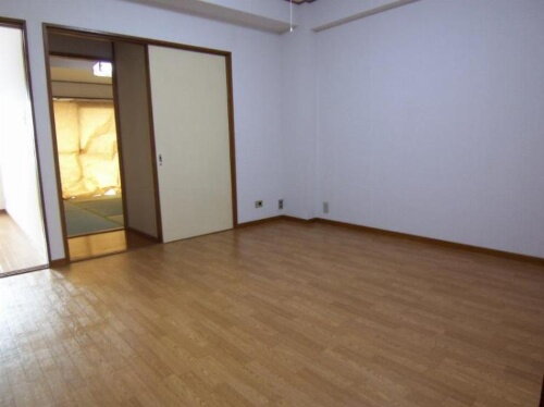 東京都調布市深大寺南町３丁目 賃貸マンション