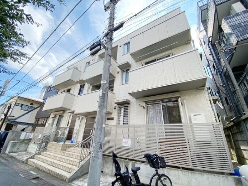 東京都渋谷区千駄ヶ谷３丁目 3階建