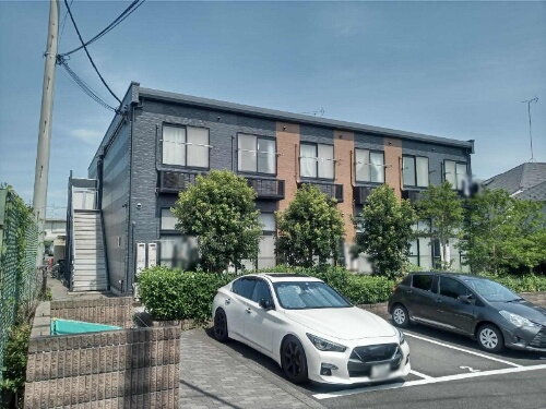 レオパレス三ツ沢上町 2階建