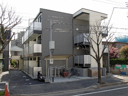 レオパレスサン　グロアール 3階建