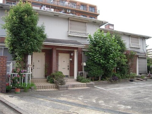 神奈川県横浜市西区北軽井沢 タウンハウス