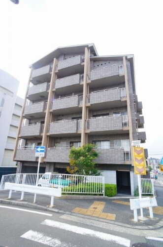 クラージュＫＡＭＡＫＵＲＡＹＡ 6階建