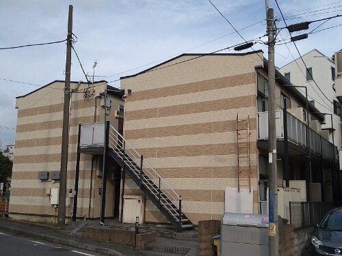 レオパレスブルーフォート 2階建