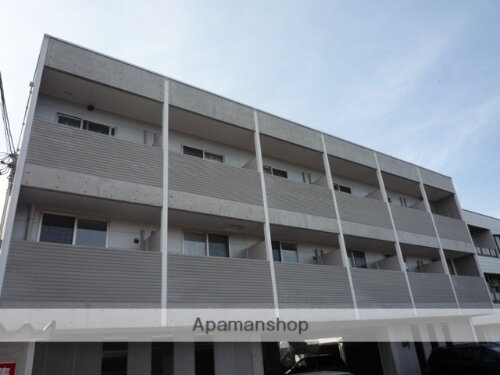 富山県富山市大泉東町１丁目 3階建
