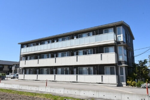 ウイステリア 3階建