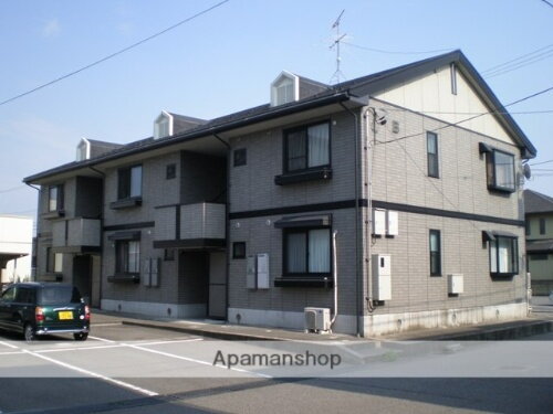 富山県富山市新根塚町２丁目 2階建
