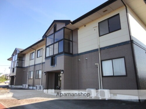 富山県富山市上八日町 2階建