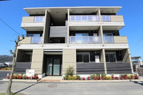 三重県名張市鴻之台１番町 賃貸アパート