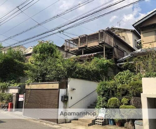 寺戸町大牧貸家 3階建