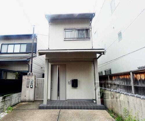 京都府京都市上京区元誓願寺通六軒町西入大文字町 タウンハウス