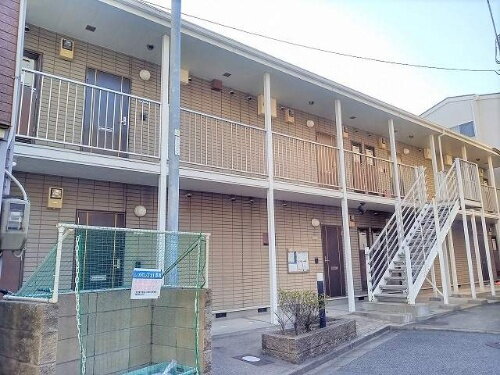 レオパレスアズール新大阪 2階建