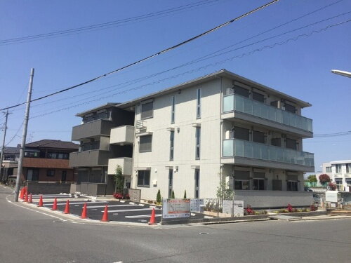 大阪府羽曳野市軽里１丁目 3階建