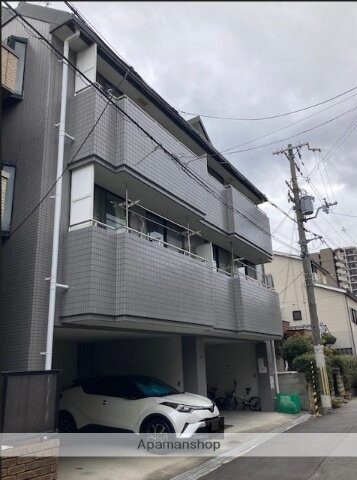 大阪府守口市桃町 3階建