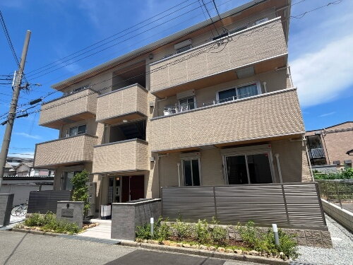 大阪府堺市北区北花田町１丁 3階建 