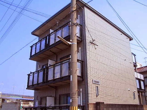 兵庫県西宮市里中町３丁目 3階建 築27年10ヶ月