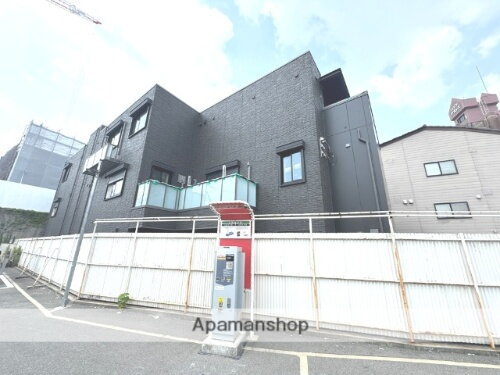 大阪府枚方市岡東町  3階建