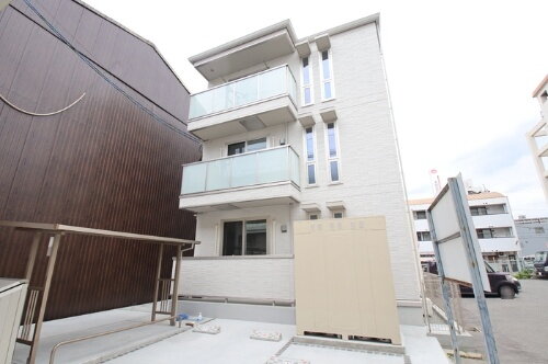 Ｄーｒｏｏｍ霞町 3階建