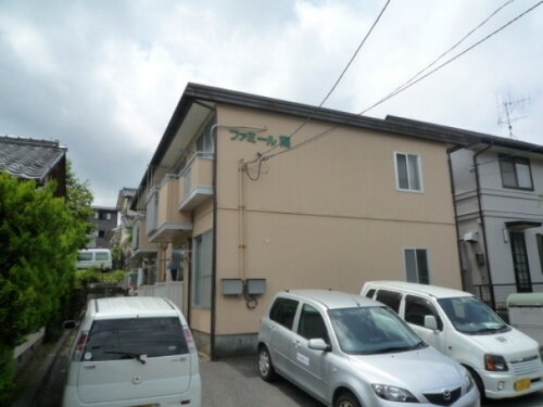 ファミール南 2階建
