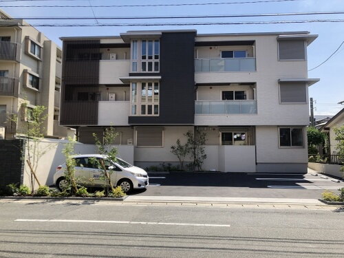 シャーメゾン大野城 3階建