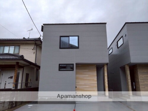 福岡県福岡市東区千早１丁目 2階建