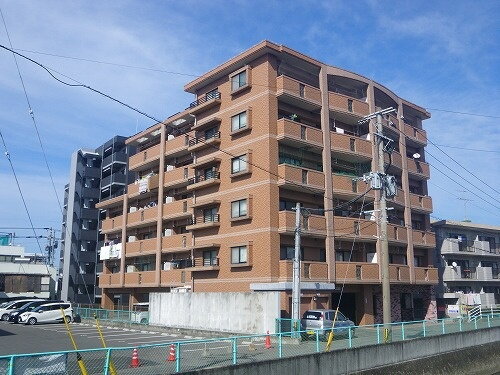 シャトー周船寺駅前 6階建